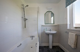 Room 6 private bathroom
