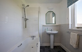 Room 6 private bathroom